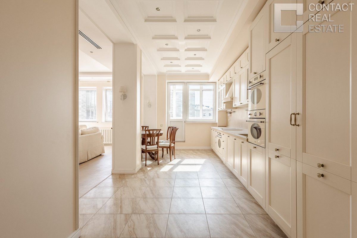 Малый Николопесковский пер., 4