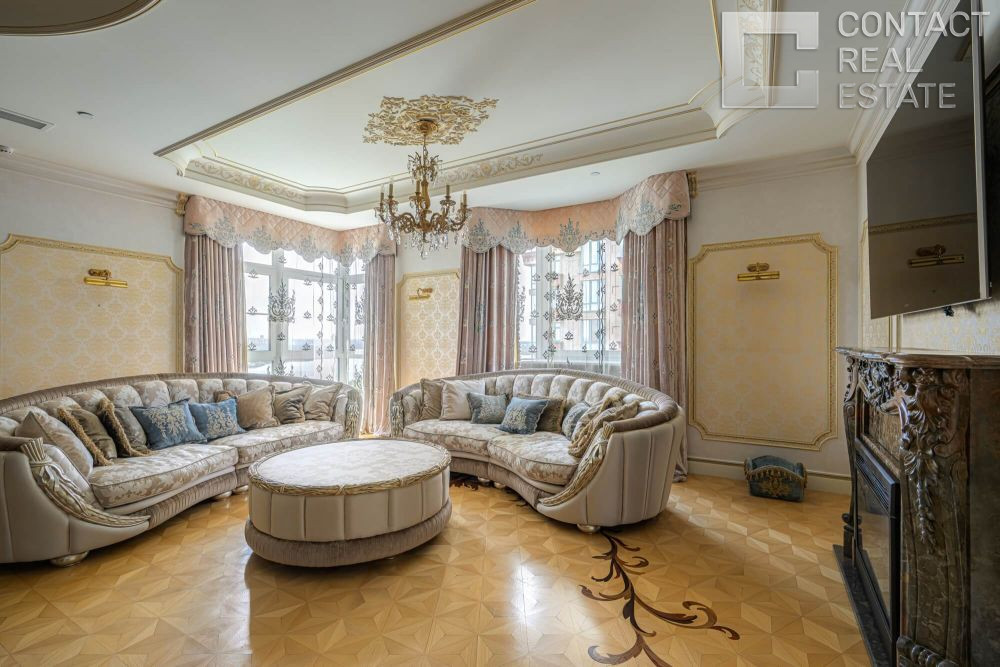 Авиационная ул., д. 77, корп. 1, «Алые паруса»