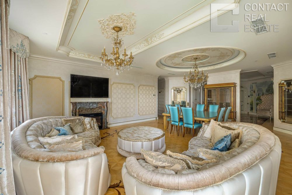 Авиационная ул., д. 77, корп. 1, «Алые паруса»