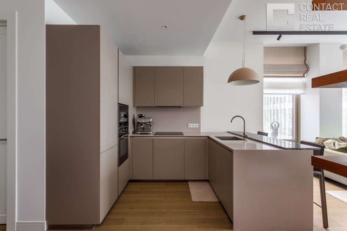 Костикова ул., д. 4, корп. 1, «Лаки» (Lucky)