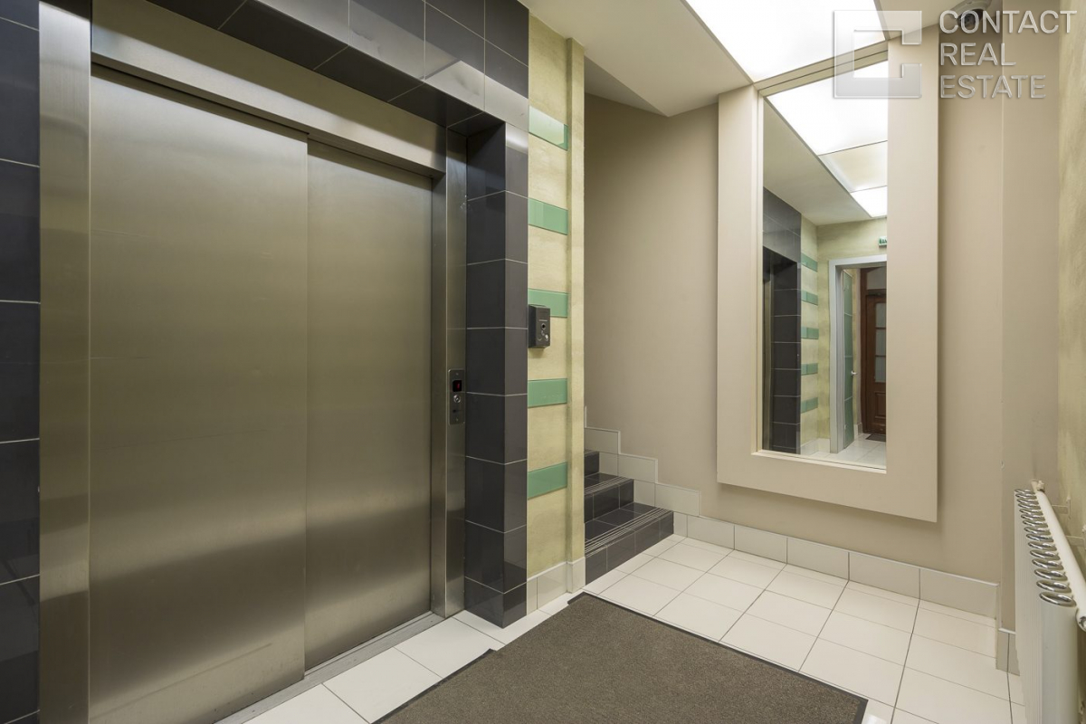 Овчинниковский Б. пер., д. 20