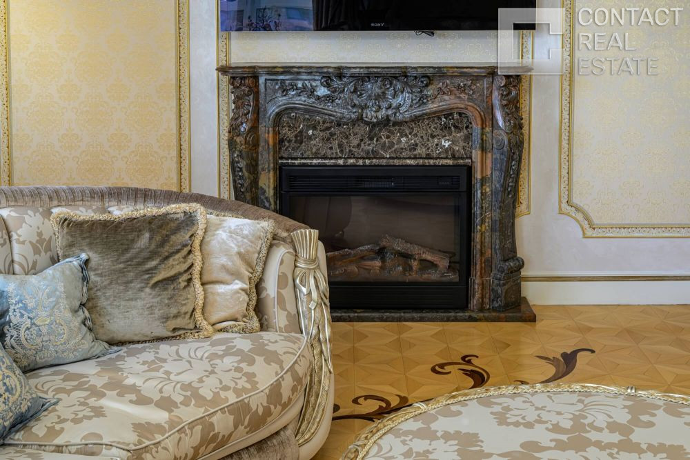 Авиационная ул., д. 77, корп. 1, «Алые паруса»