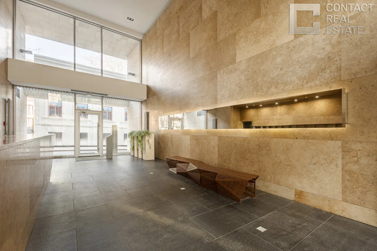 Коробейников пер., д. 1, «Кристалл Хаус» (Crystal House)