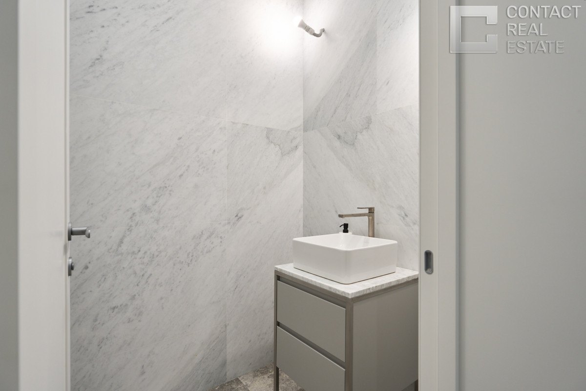 Костикова ул., д. 4, корп. 1, «Лаки» (Lucky)