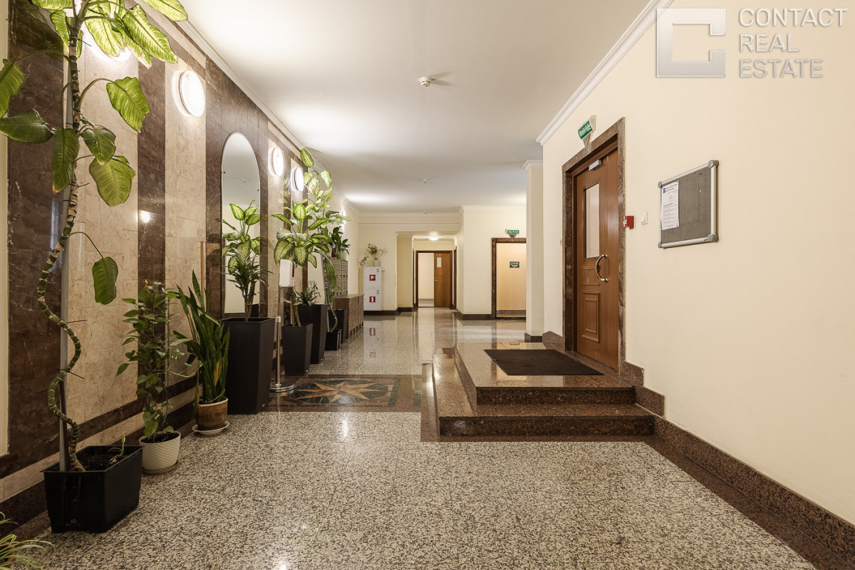 Малый Николопесковский пер., 4