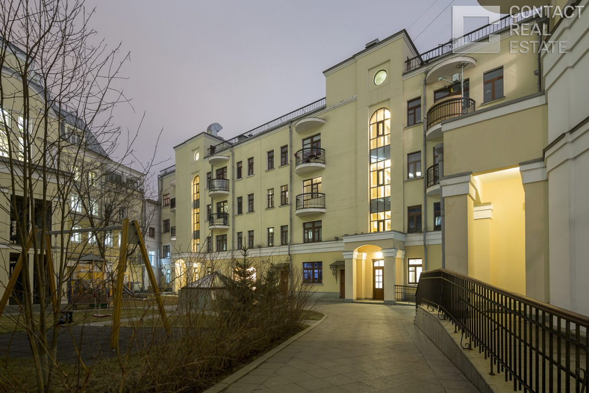 Овчинниковский Б. пер., д. 20