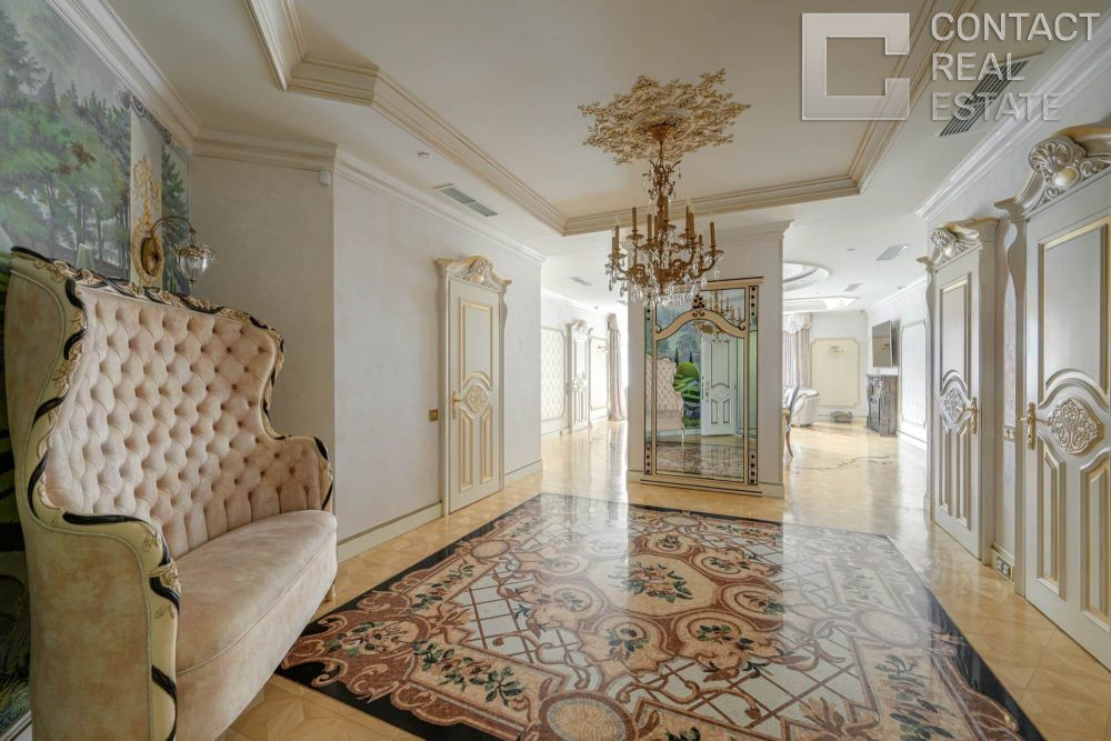 Авиационная ул., д. 77, корп. 1, «Алые паруса»