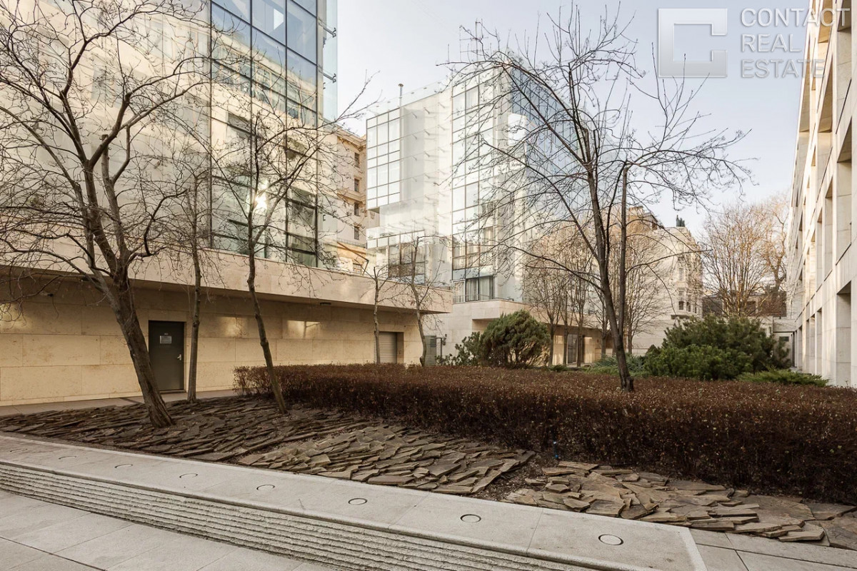 Коробейников пер., д. 1, «Кристалл Хаус» (Crystal House)