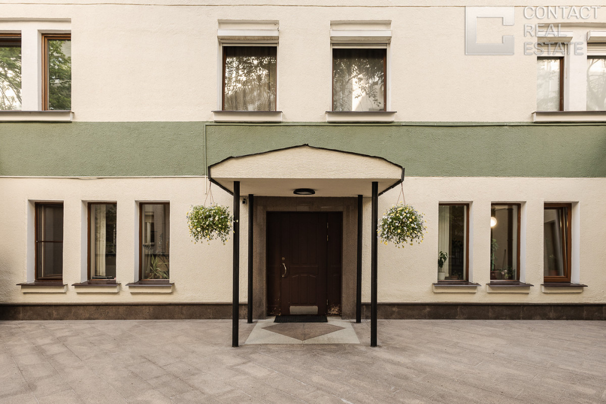 Малый Николопесковский пер., 4