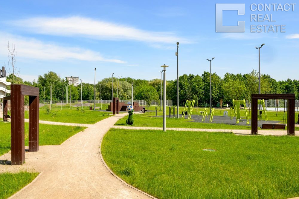 Авиационная ул., д. 77, корп. 1, «Алые паруса»