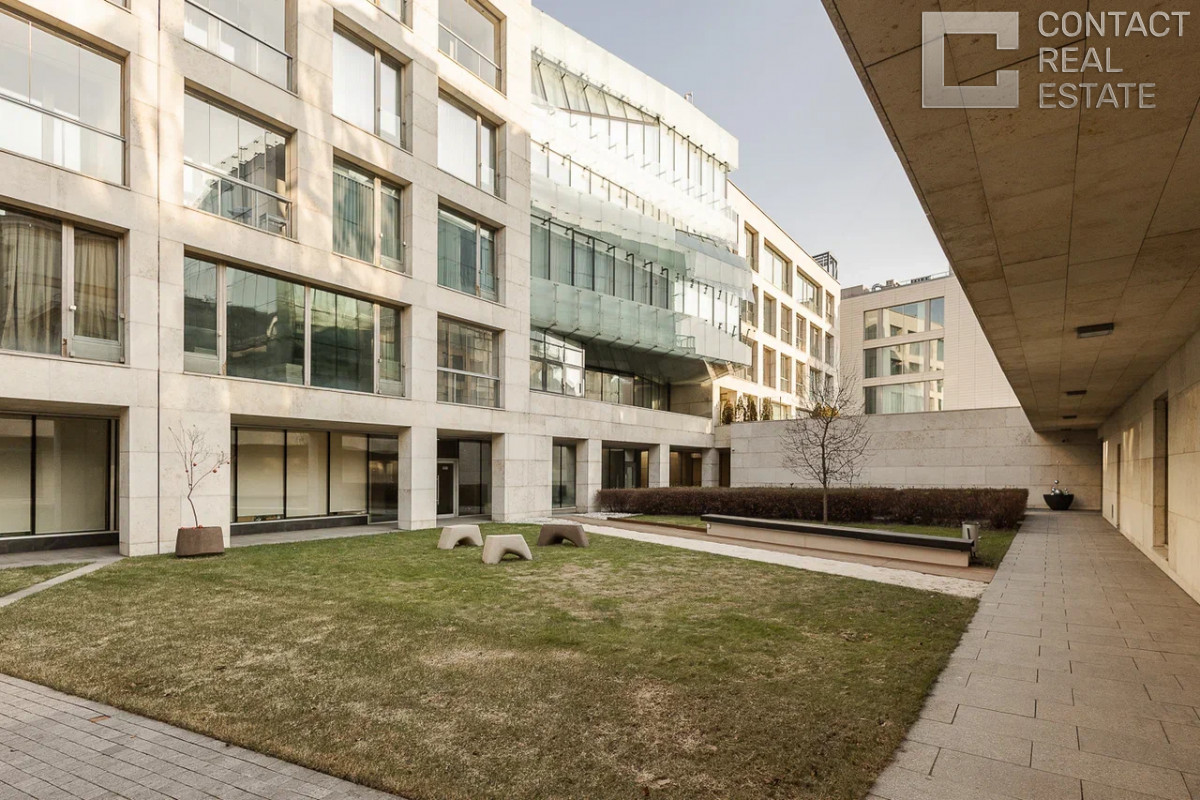 Коробейников пер., д. 1, «Кристалл Хаус» (Crystal House)