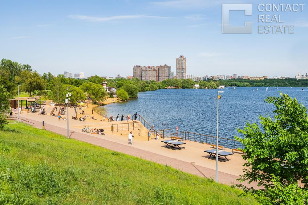 Авиационная ул., д. 77, корп. 1, «Алые паруса»