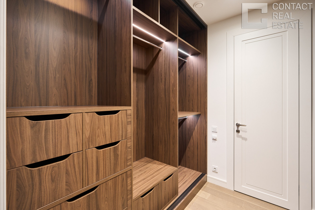 Костикова ул., д. 4, корп. 3, «Лаки» (Lucky)