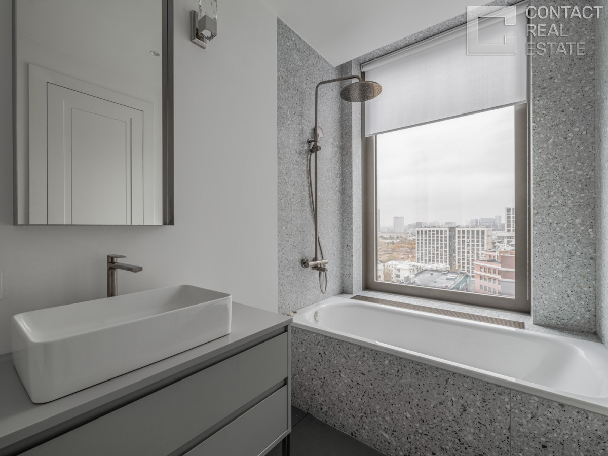 2-я Звенигородская ул., вл. 12, «Лаки» (Lucky)