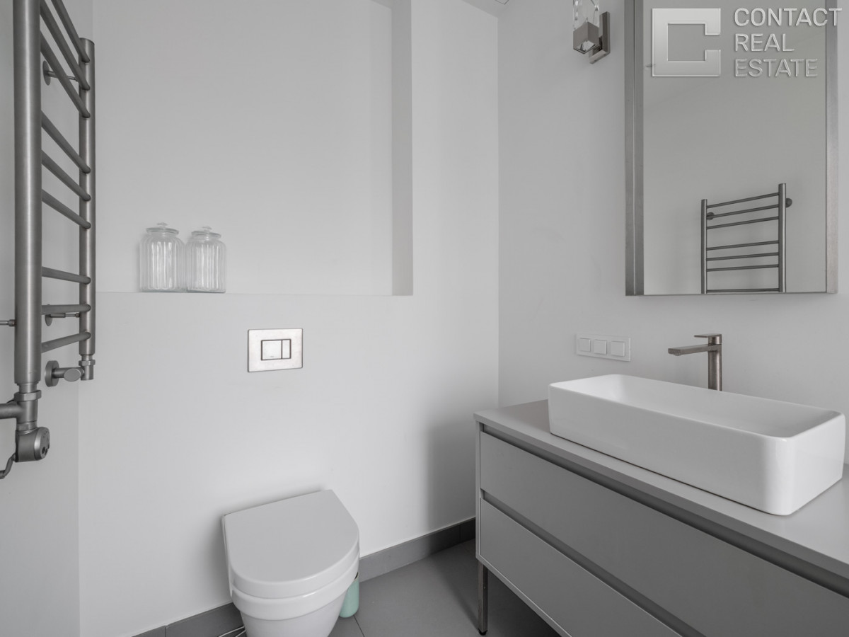 2-я Звенигородская ул., вл. 12, «Лаки» (Lucky)