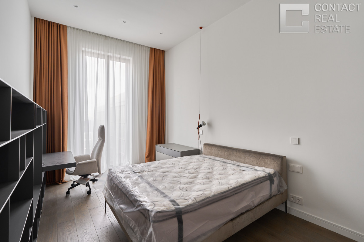 Костикова ул., д. 4, корп. 1, «Лаки» (Lucky)