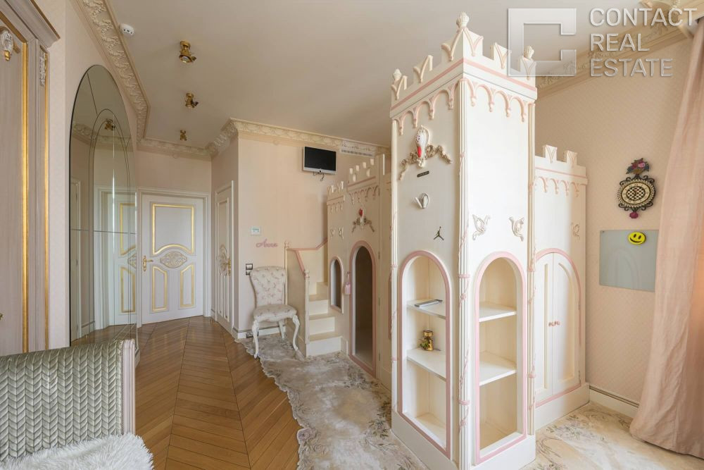 Авиационная ул., д. 77, корп. 1, «Алые паруса»