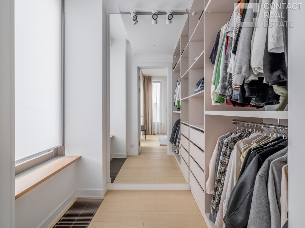 2-я Звенигородская ул., вл. 12, «Лаки» (Lucky)