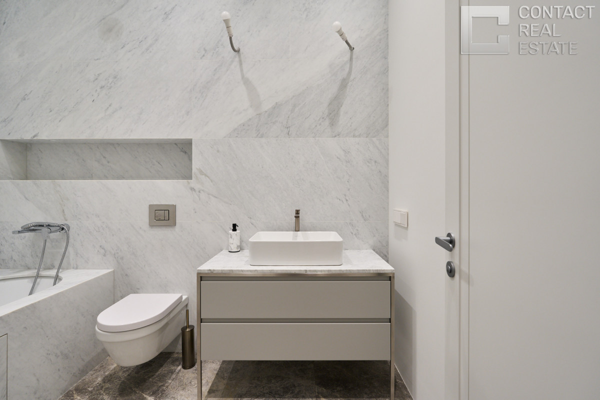 Костикова ул., д. 4, корп. 1, «Лаки» (Lucky)