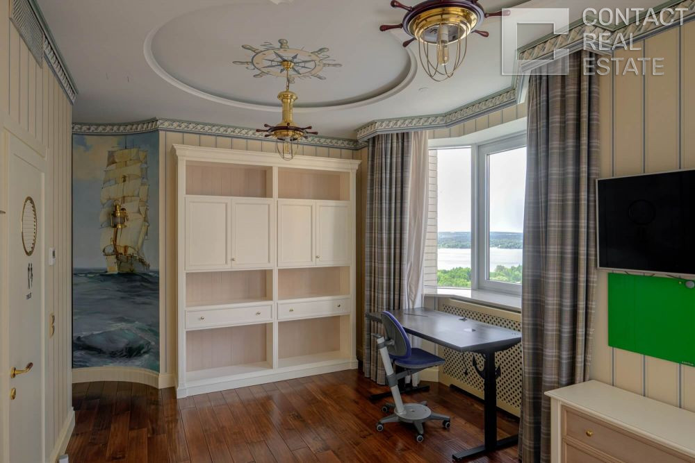 Авиационная ул., д. 77, корп. 1, «Алые паруса»