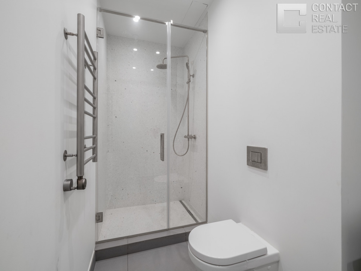 2-я Звенигородская ул., вл. 12, «Лаки» (Lucky)