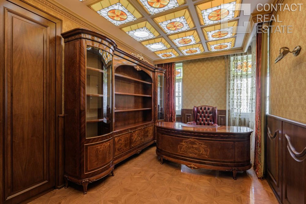 Авиационная ул., д. 77, корп. 1, «Алые паруса»