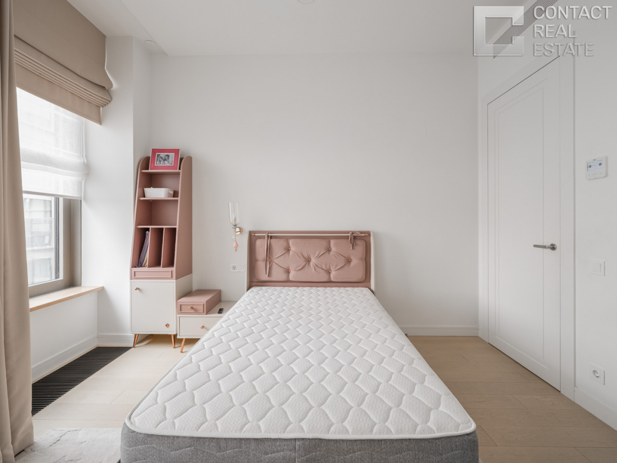 2-я Звенигородская ул., вл. 12, «Лаки» (Lucky)