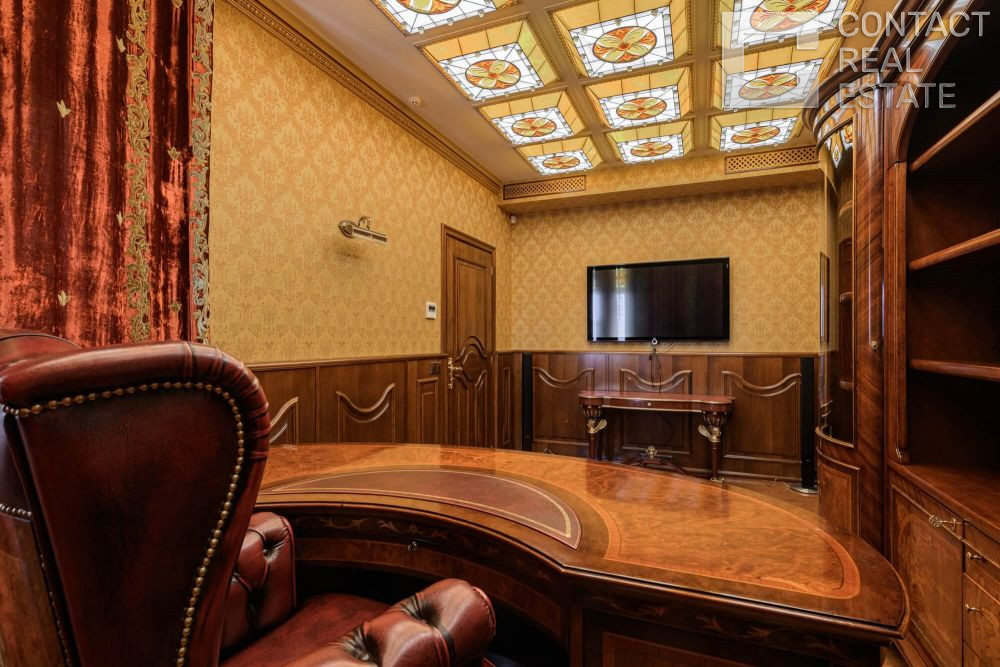 Авиационная ул., д. 77, корп. 1, «Алые паруса»