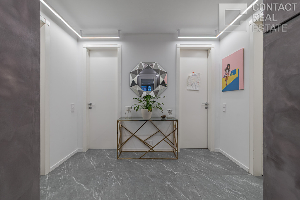 Малая Пироговская ул., д. 8, «Баррин Хаус» (Barrin House)