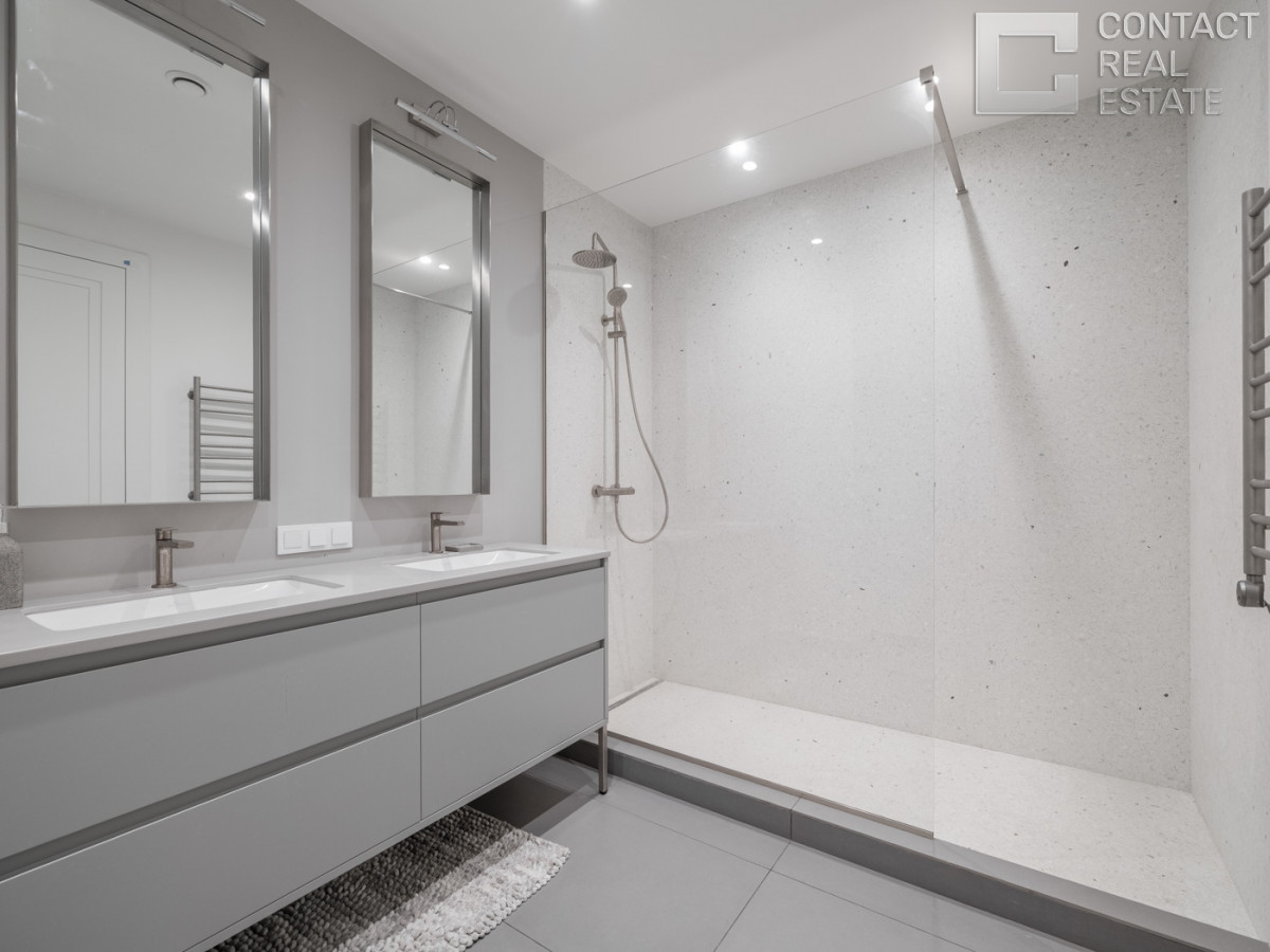 2-я Звенигородская ул., вл. 12, «Лаки» (Lucky)