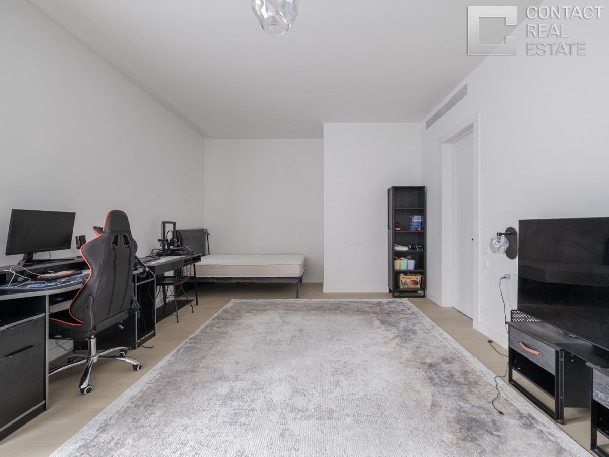 2-я Звенигородская ул., вл. 12, «Лаки» (Lucky)