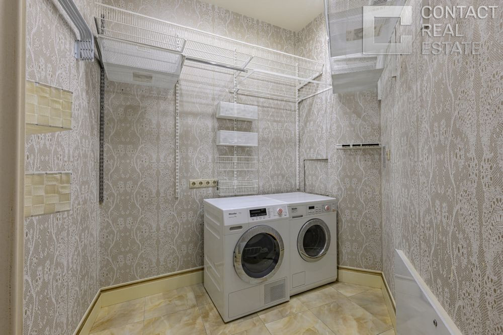 Авиационная ул., д. 77, корп. 1, «Алые паруса»