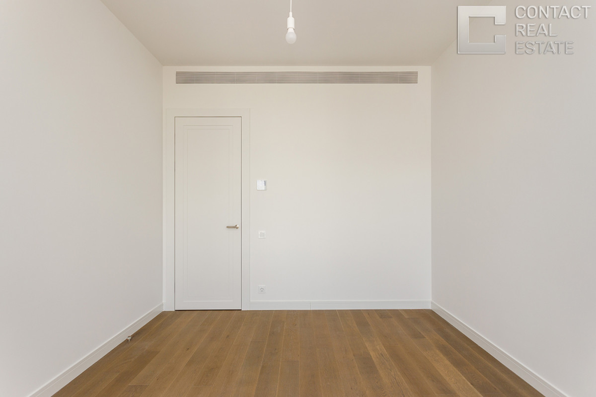 Костикова ул., д. 4, корп. 5, «Лаки» (Lucky)