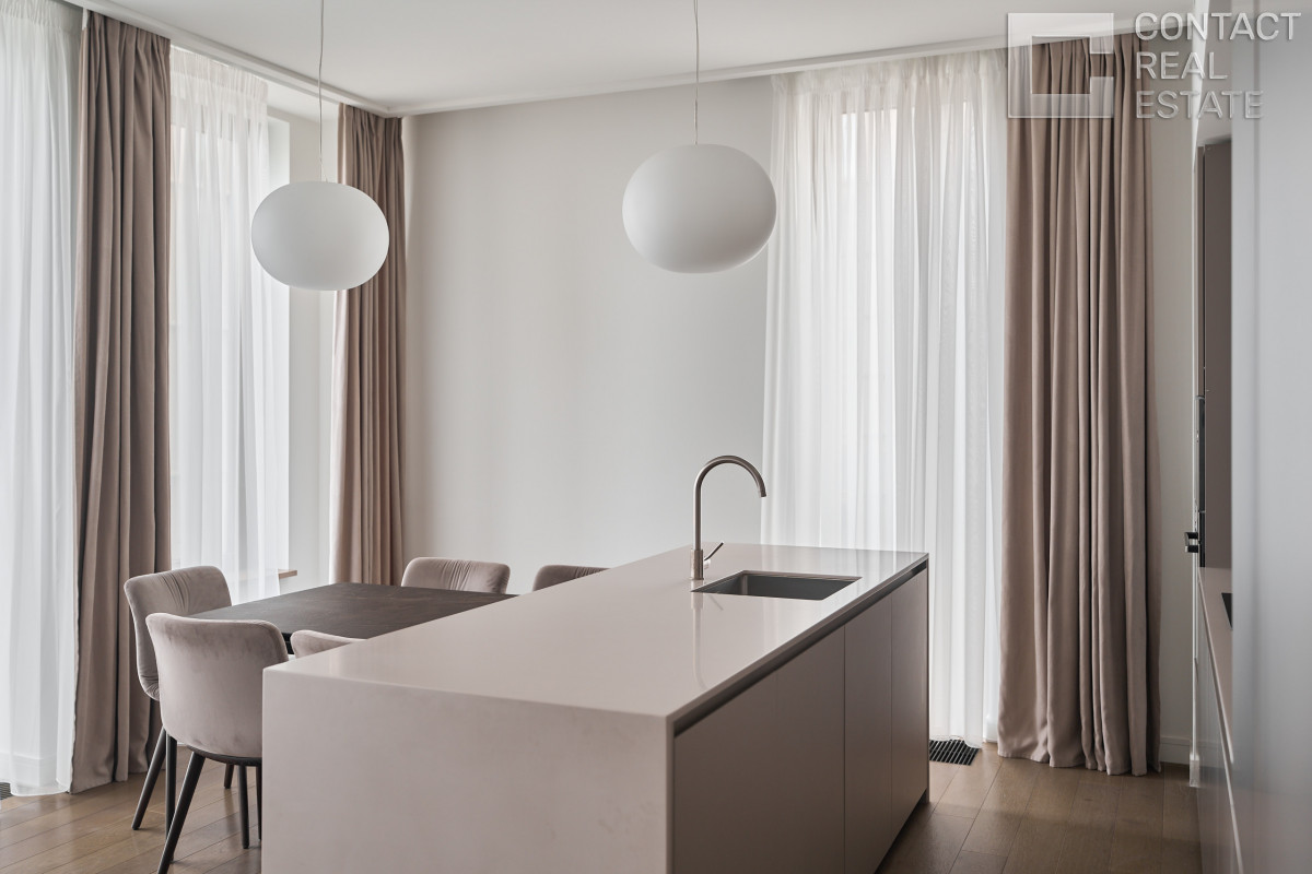 Костикова ул., д. 4, корп. 3, «Лаки» (Lucky)