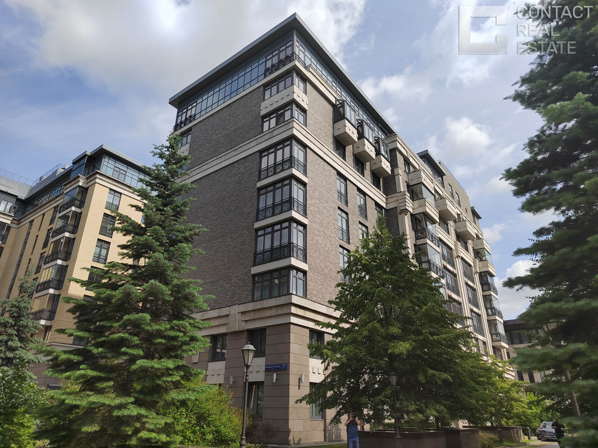 Большая Татарская ул., д. 7, «Четыре Солнца»