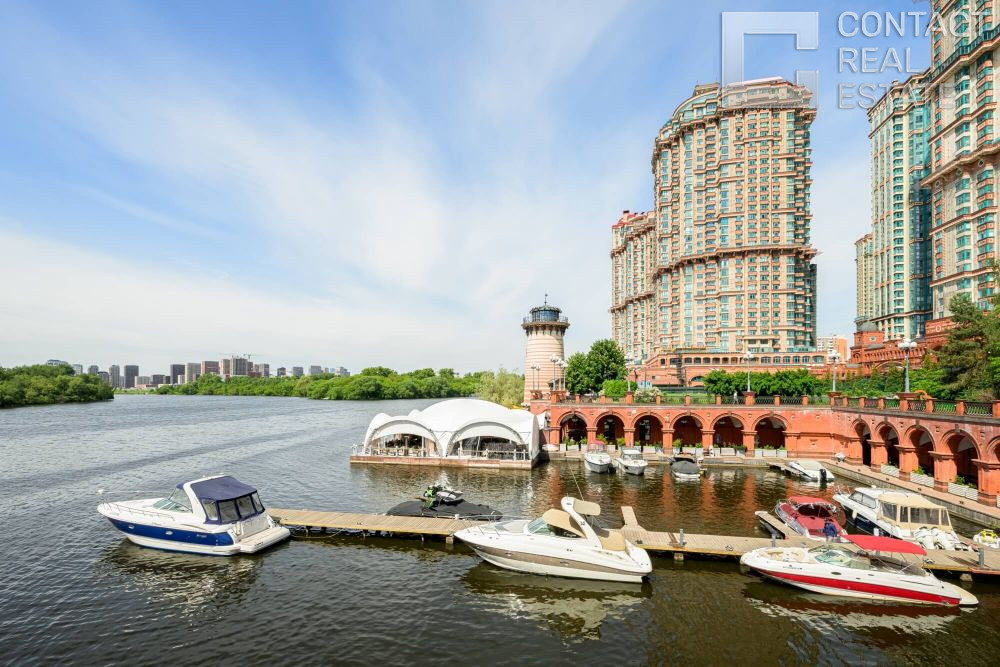 Авиационная ул., д. 77, корп. 1, «Алые паруса»