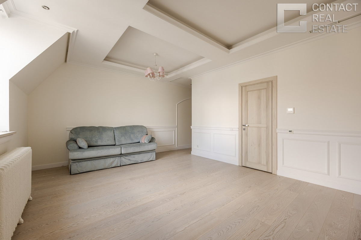 Малый Николопесковский пер., 4