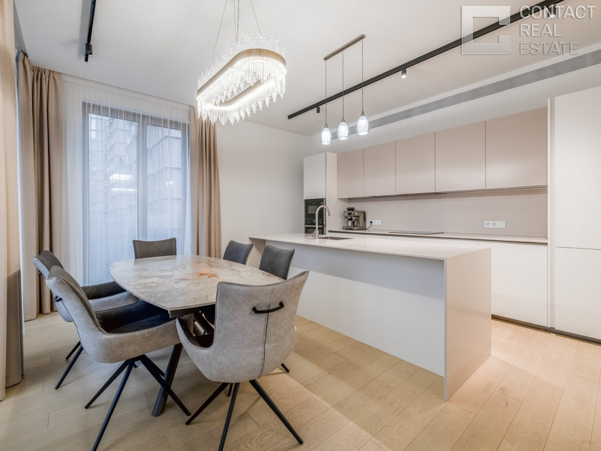 2-я Звенигородская ул., вл. 12, «Лаки» (Lucky)