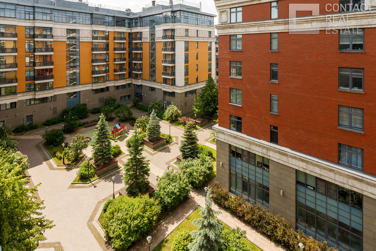 Большая Татарская ул., д. 7, «Четыре Солнца»