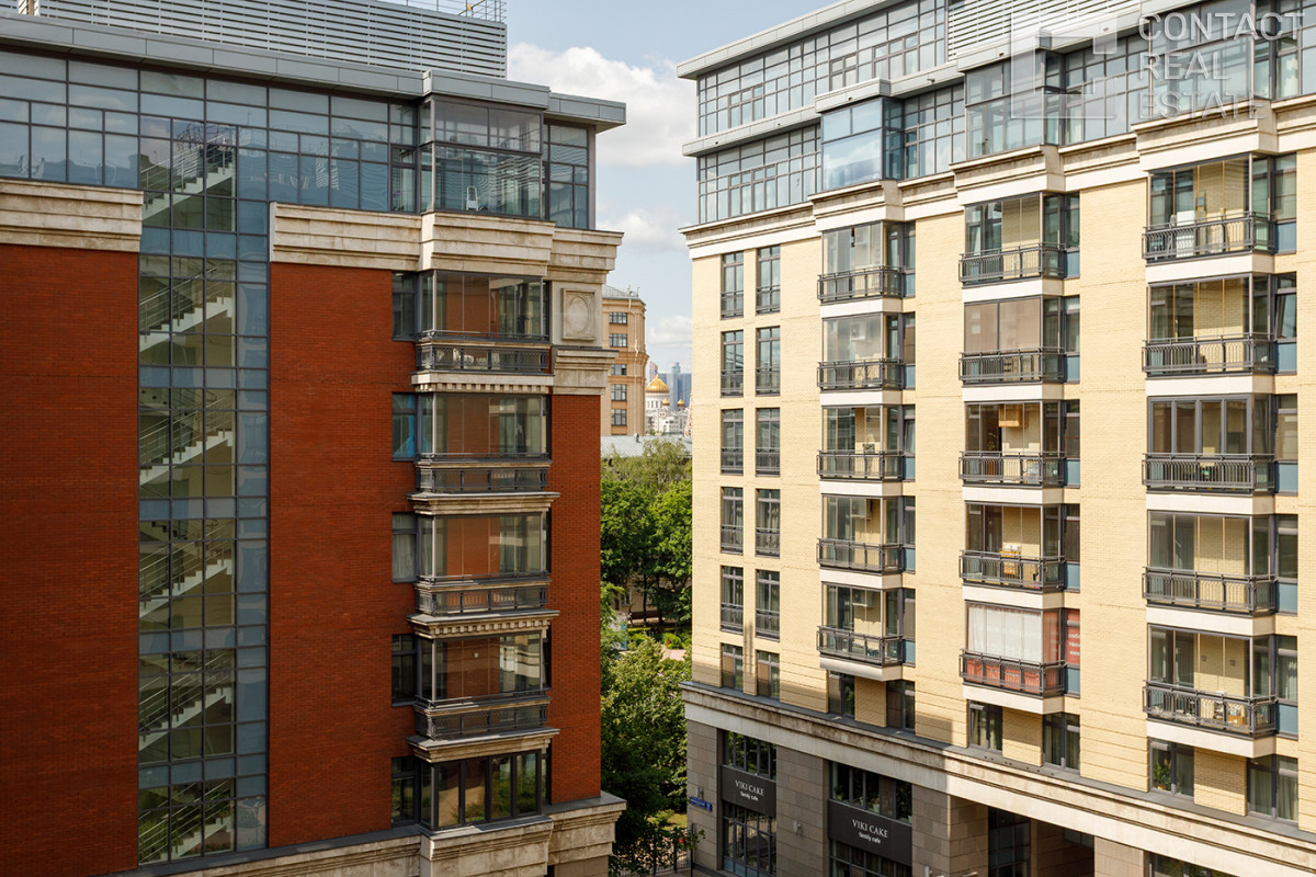 Большая Татарская ул., д. 7, «Четыре Солнца»