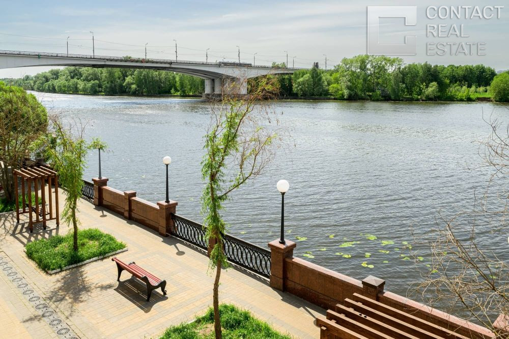 Авиационная ул., д. 77, корп. 1, «Алые паруса»