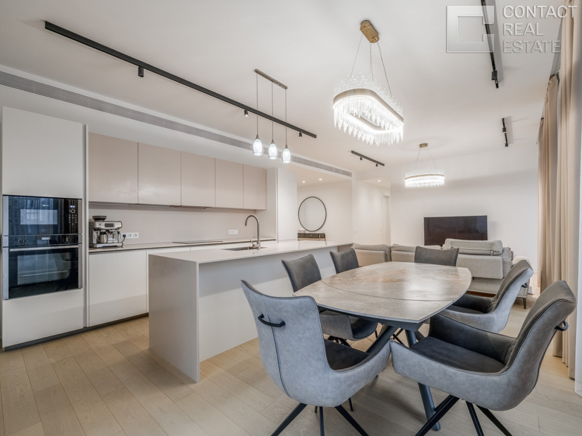 2-я Звенигородская ул., вл. 12, «Лаки» (Lucky)