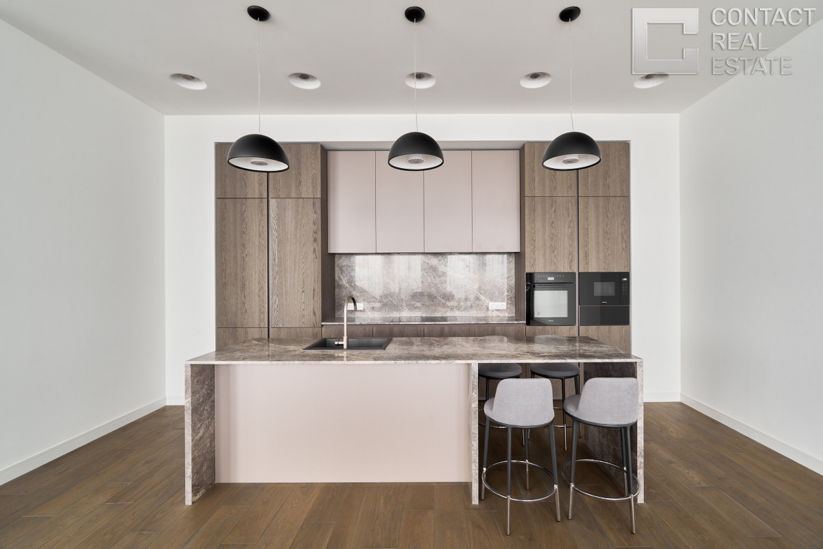 Костикова ул., д. 4, корп. 1, «Лаки» (Lucky)