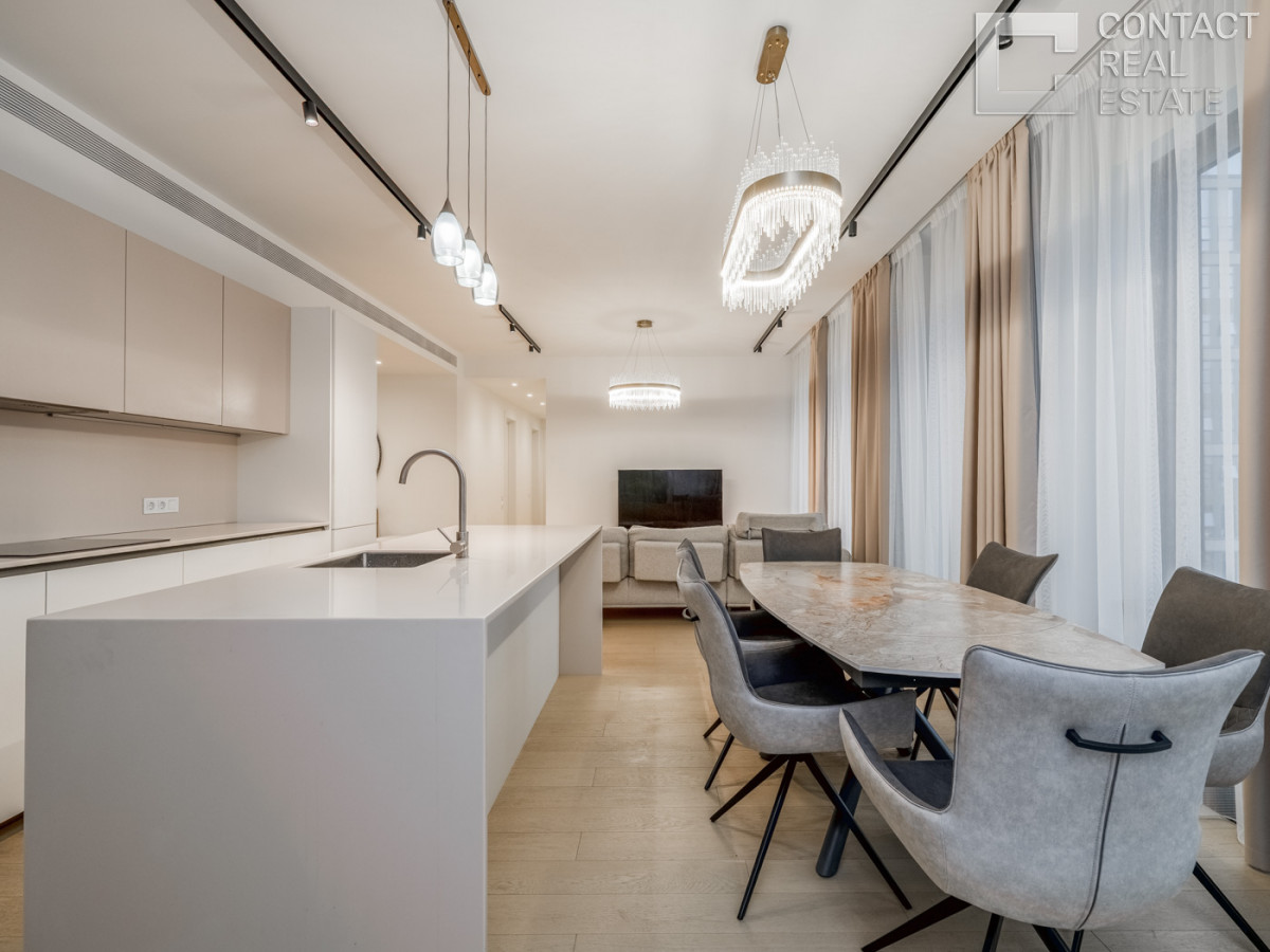 2-я Звенигородская ул., вл. 12, «Лаки» (Lucky)