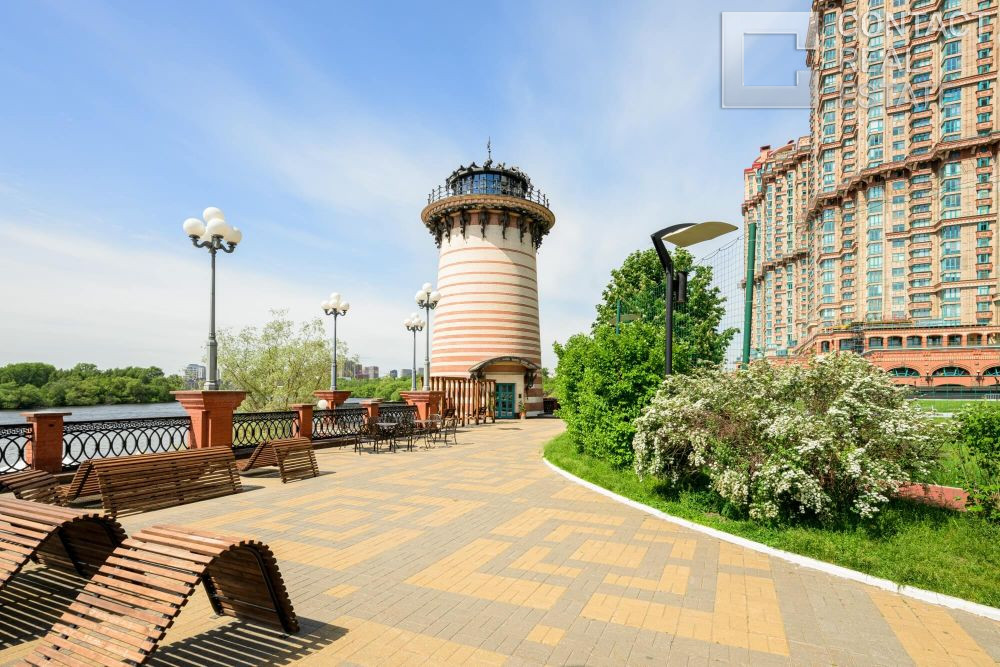 Авиационная ул., д. 77, корп. 1, «Алые паруса»