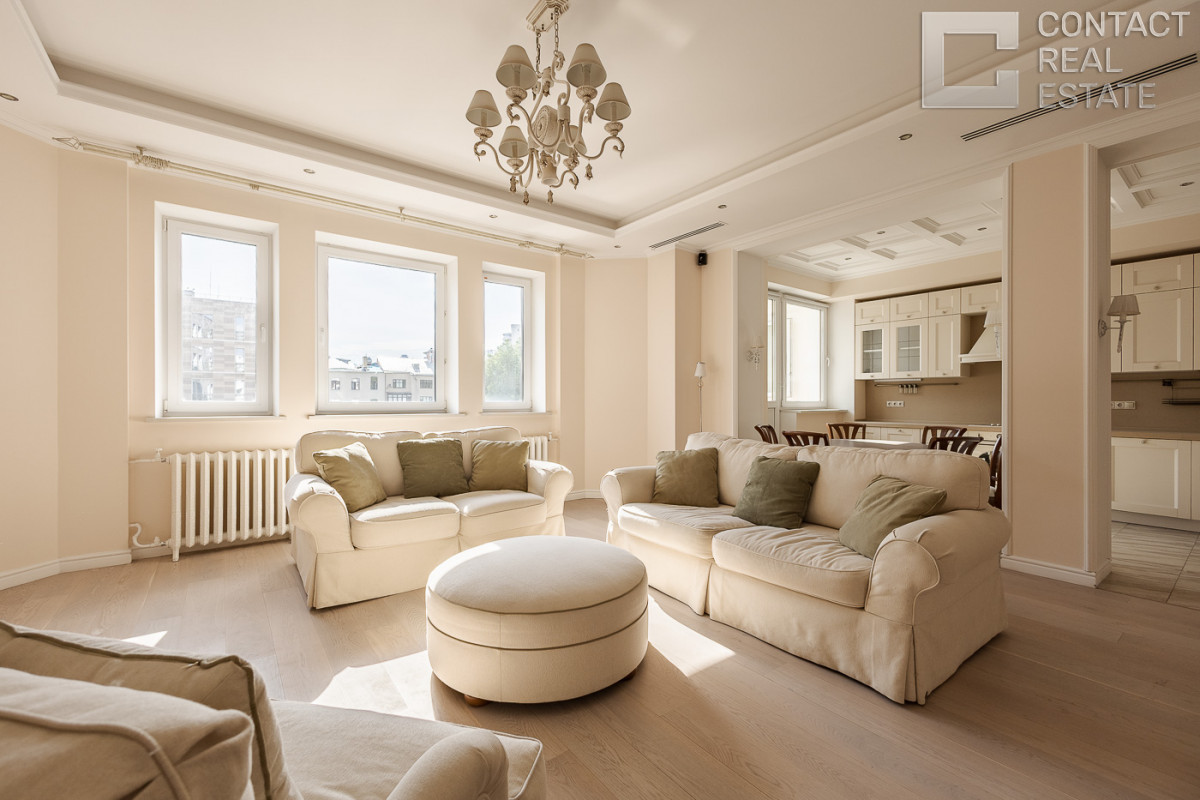 Малый Николопесковский пер., 4