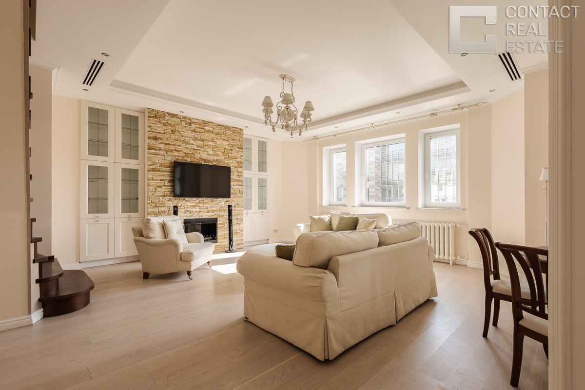 Малый Николопесковский пер., 4