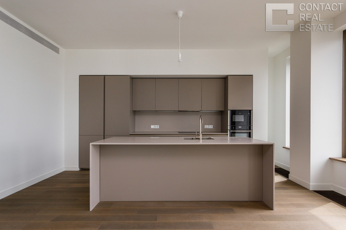 Костикова ул., д. 4, корп. 5, «Лаки» (Lucky)