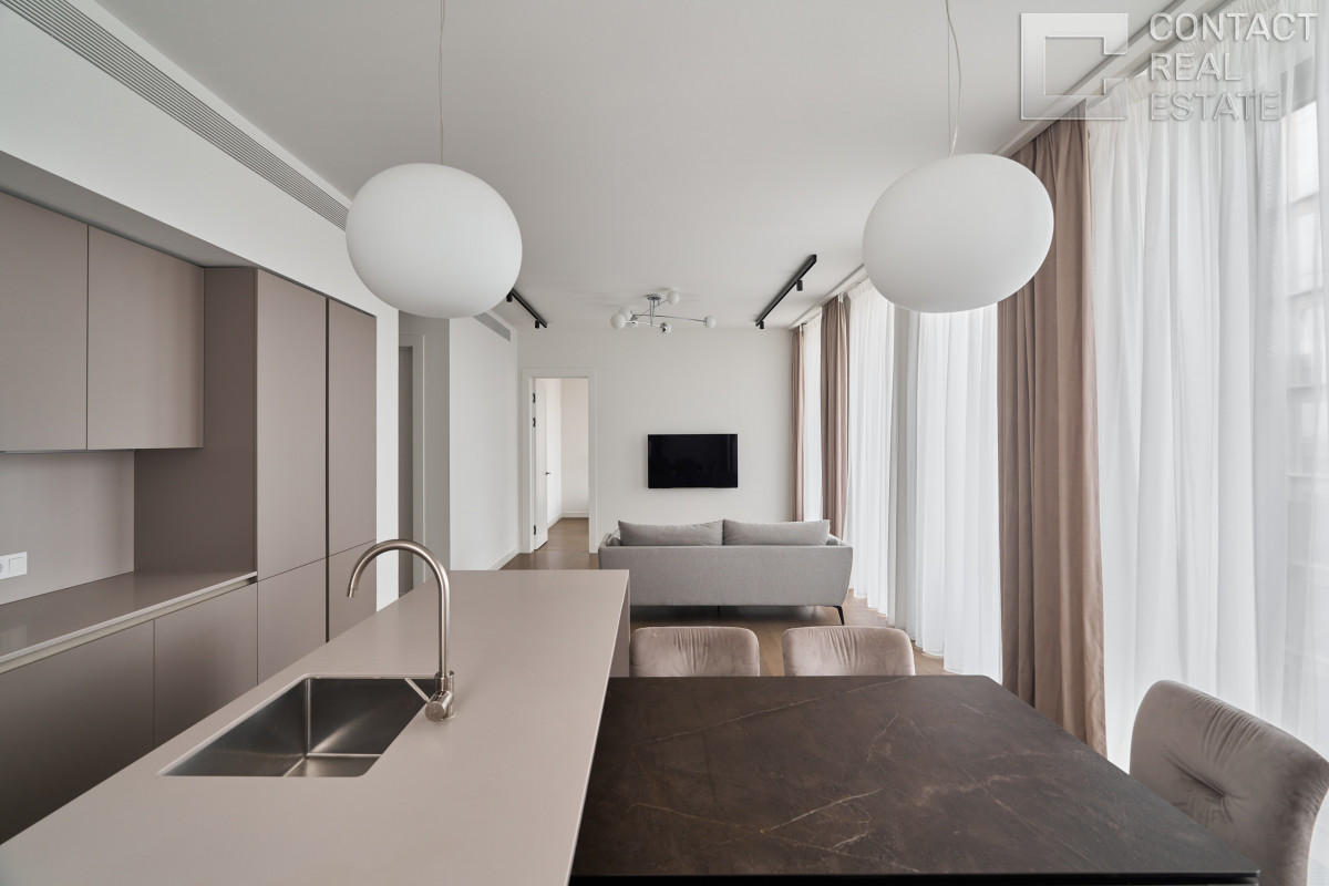 Костикова ул., д. 4, корп. 3, «Лаки» (Lucky)