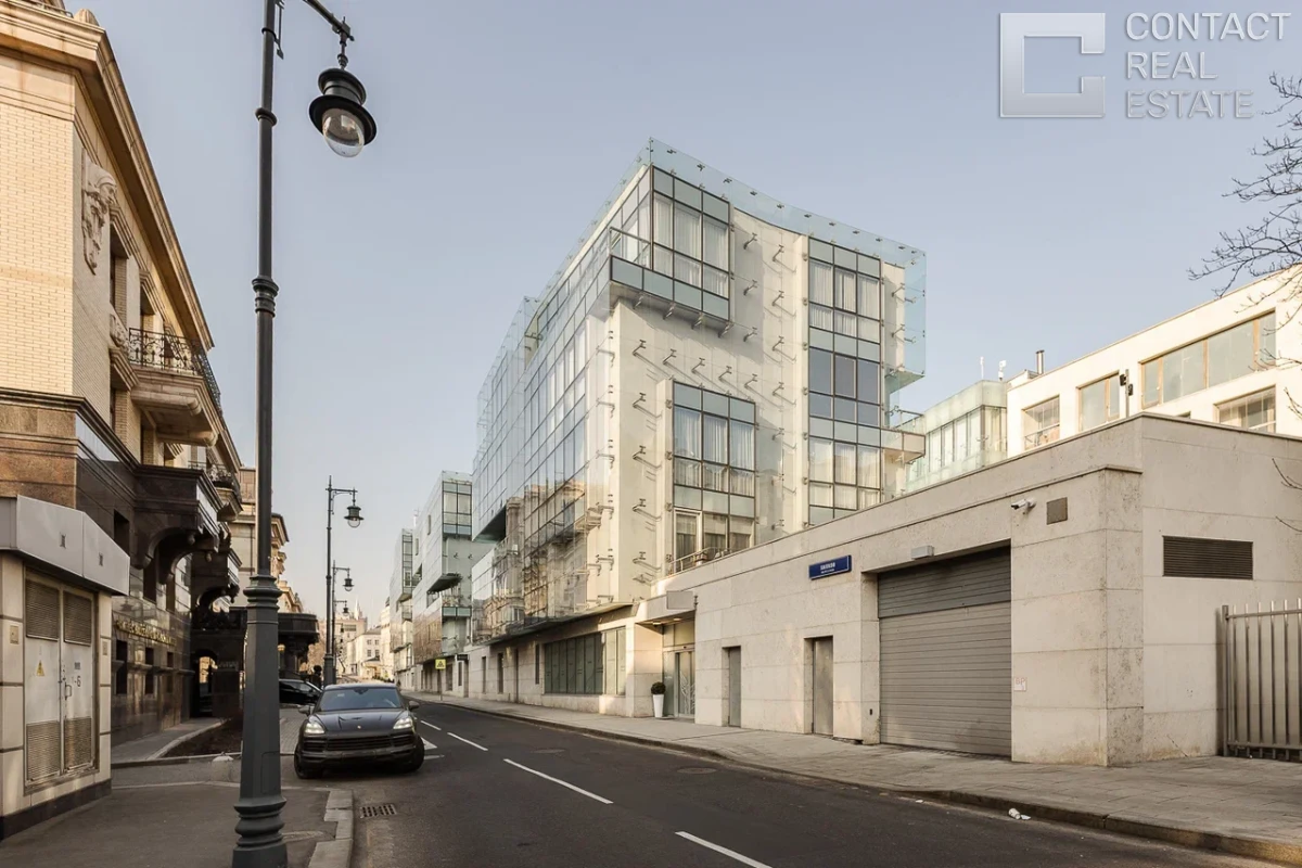 Коробейников пер., д. 1, «Кристалл Хаус» (Crystal House)